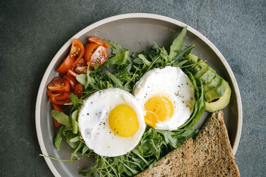 Ensalada fresca con huevo